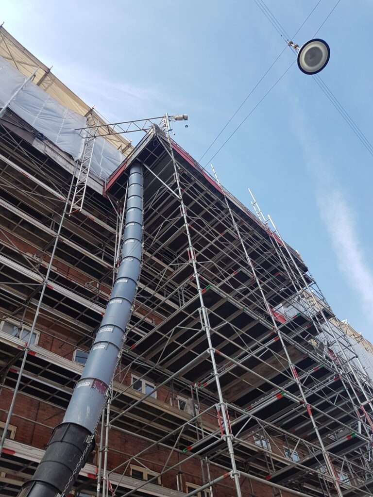 Lergravsvej-Ladetaarn-med-nedfaldsskakt-skakt-768x1024 Materialetårn