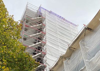 Stillads omkring kirke på Frederiksberg